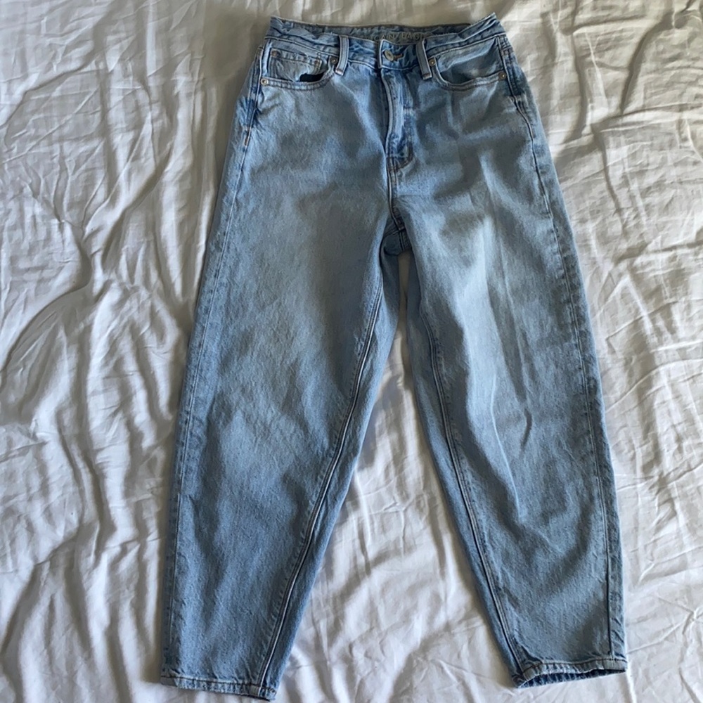 American Eagles Relaxed Mom Jeans